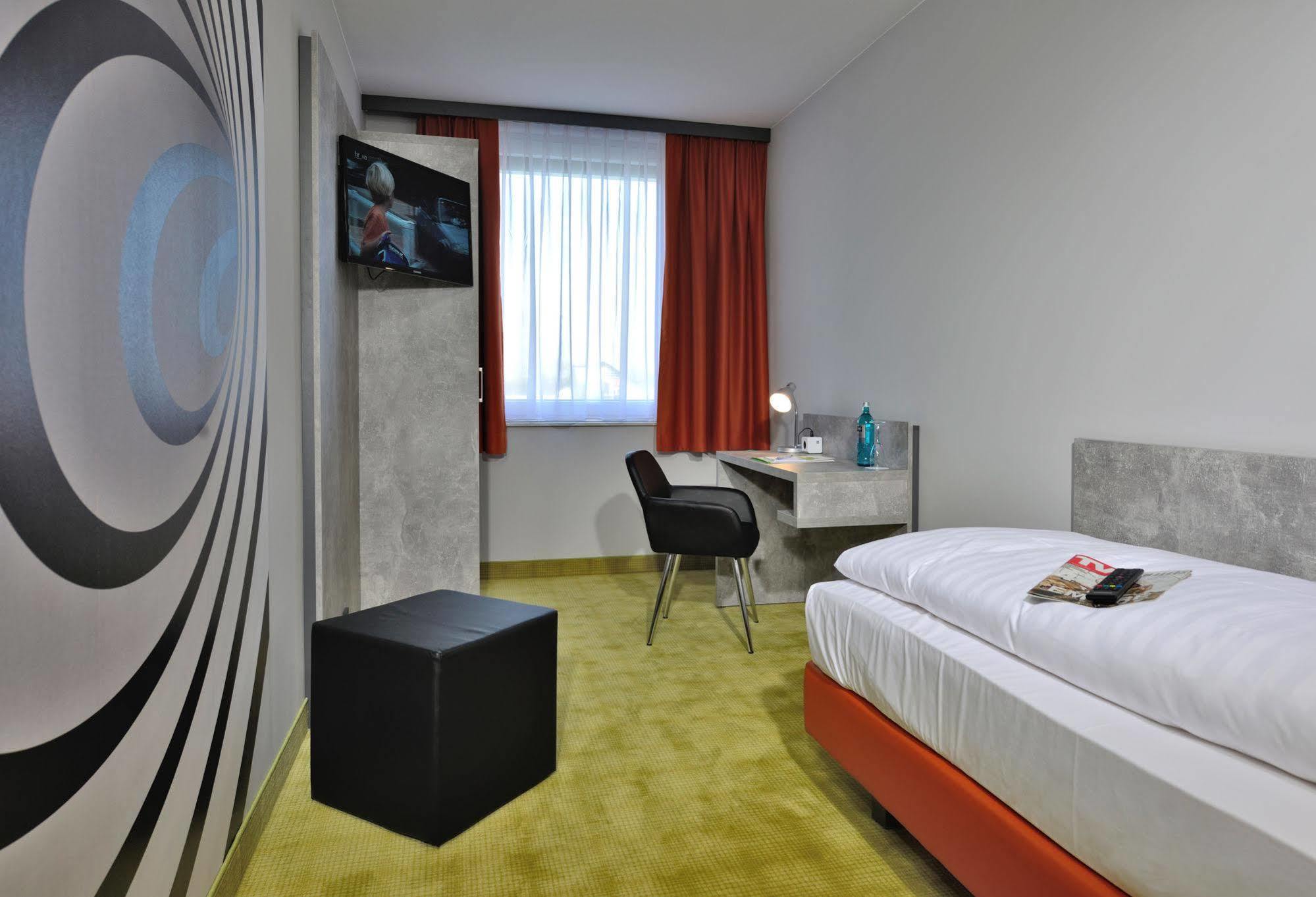 Sleepysleepy Hotel Giessen Linden  Esterno foto